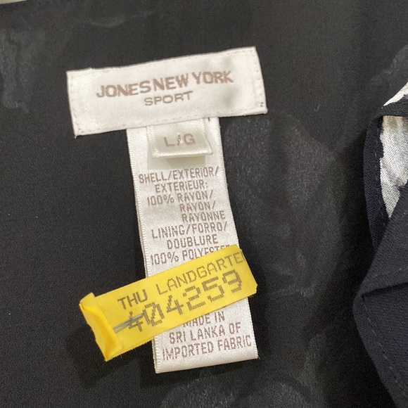Jones New York wrap floral top size Large - Picture 5 of 6